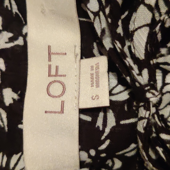 LOFT Ruffle Floral Blouse - Picture 7 of 8